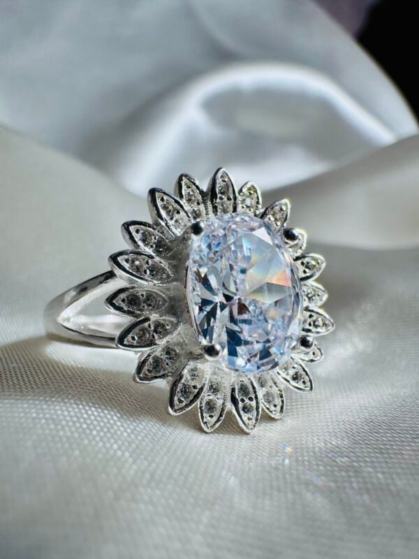 Anillo Flor con Maxi Circón