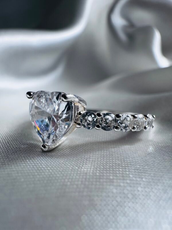 Anillo Solitario Corazón