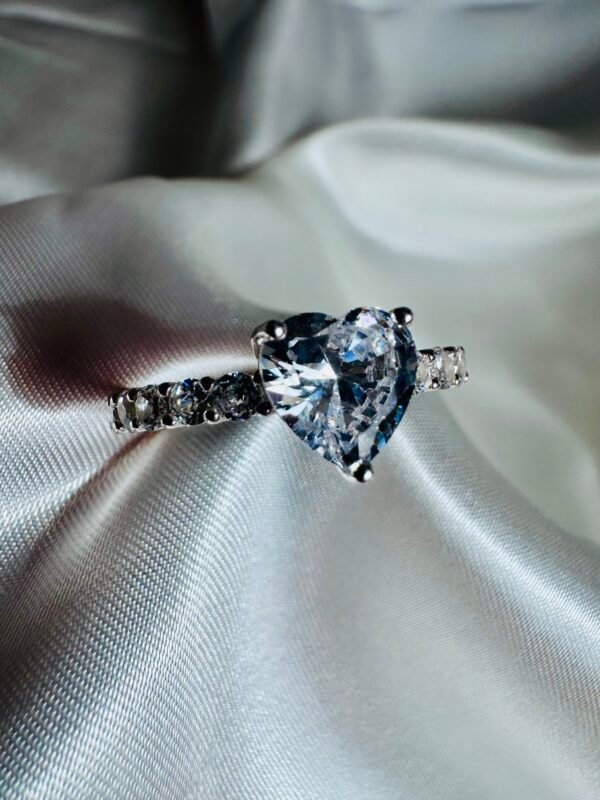 Anillo Solitario Corazón