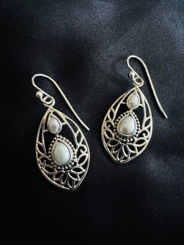 Aros Flor de Loto con Madre Perla