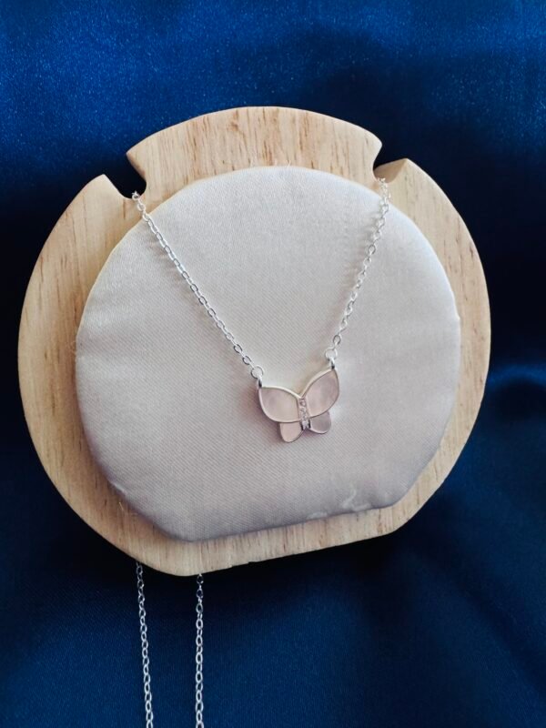 Collar Mariposa Blanca