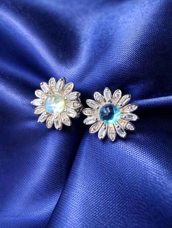 Aros Flor con Piedra Luna