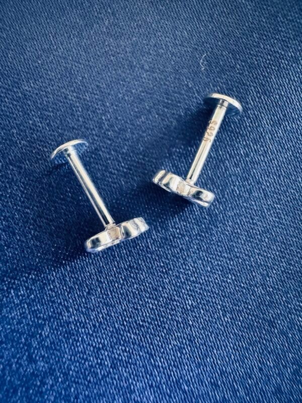 Piercing de Oreja Corazones