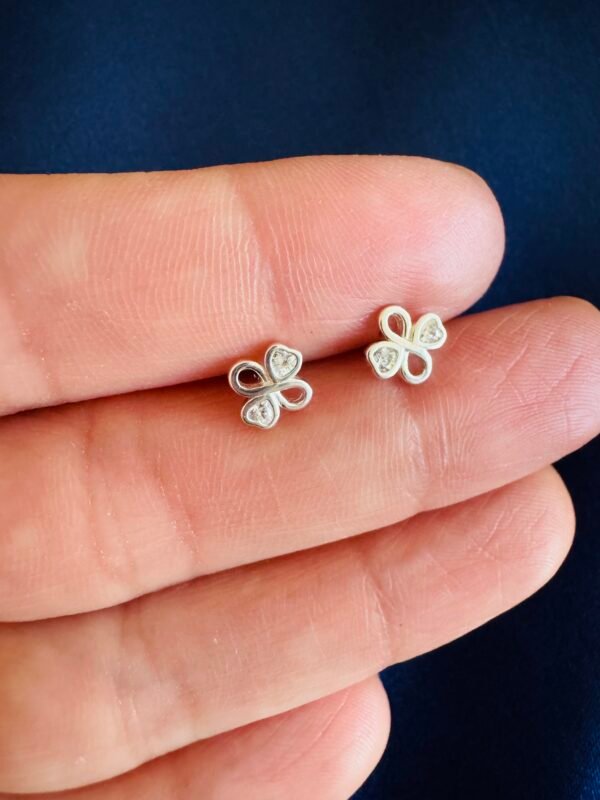 Piercing de Oreja Corazones