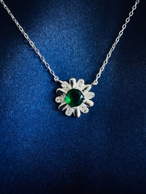 Collar Flor Esmeralda