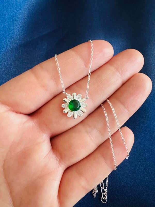 Collar Flor Esmeralda