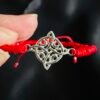 Pulsera de Hilo Rojo y Nudo de Bruja