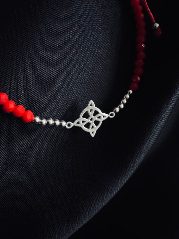 Pulsera de Hilo Rojo Cristales y Nudo de Bruja