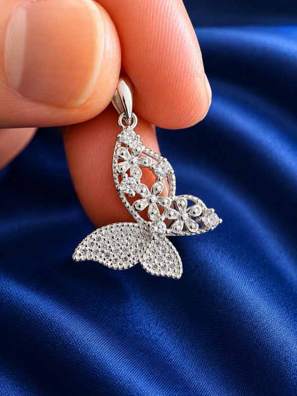 EFA9FFD3-48F1-4B4F-AD2B-B9A481DED114 Colgante Mariposa Floreada